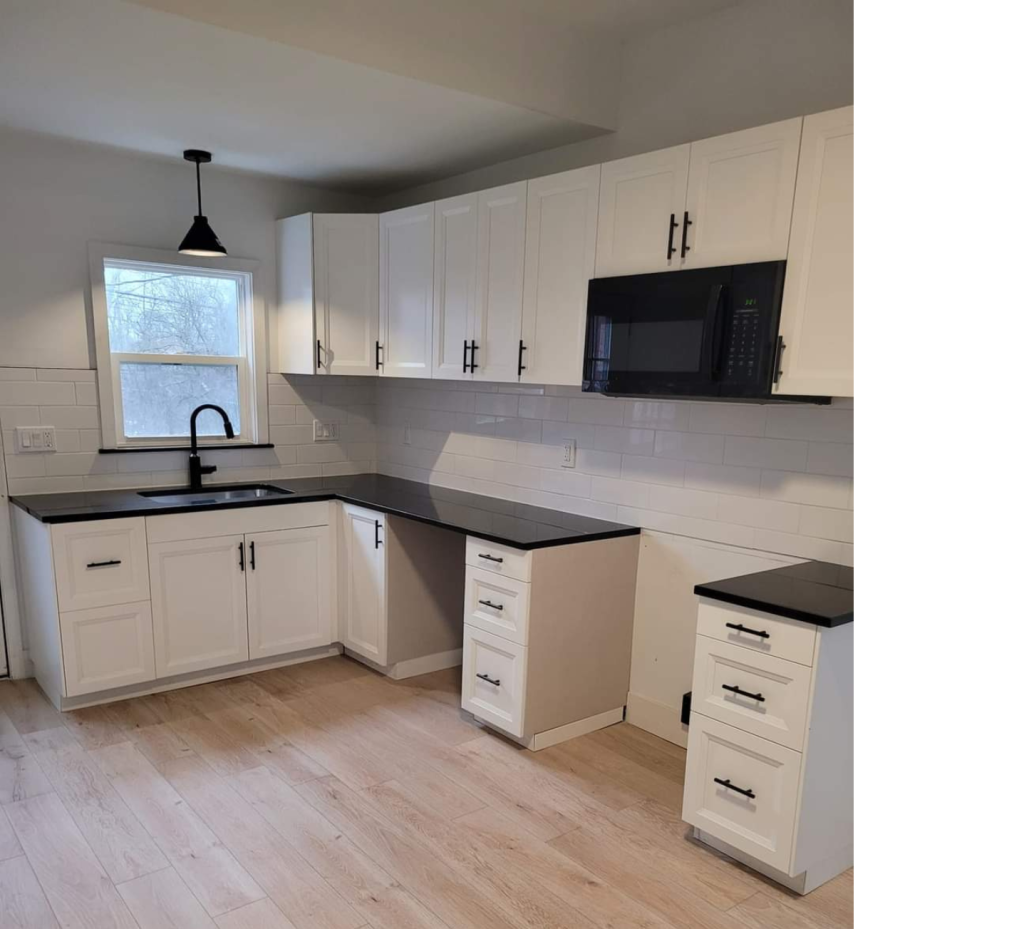 Modern Black & White Kitchen: Clean Contrast