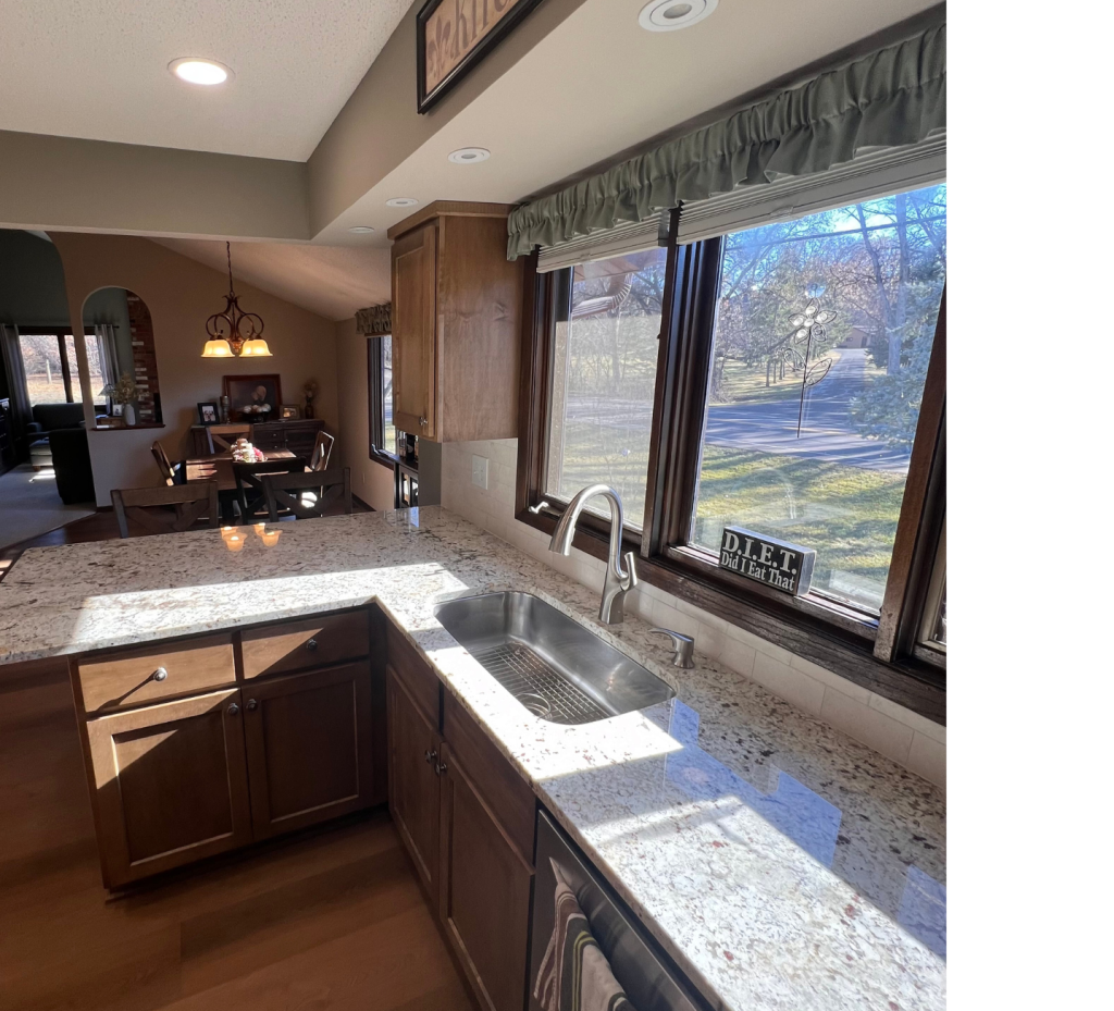 Granite Sparkle & Warm Wood Glimmer: An Inviting Kitchen Corner