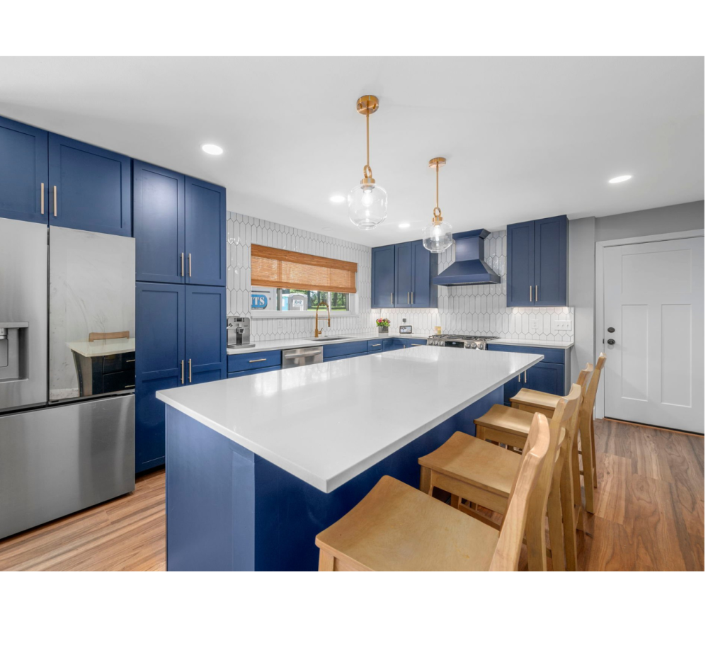 Bold Blues & Bright Whites: A Vibrant Kitchen Space