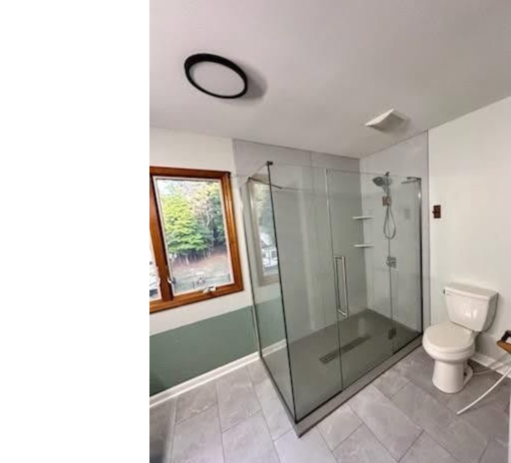 Sleek Glass & Neutral Tones: A Modern Shower Enclosure