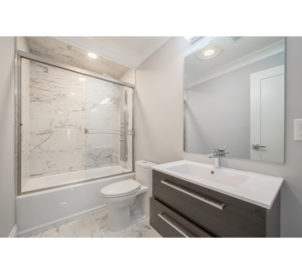 Sleek Grey & Marble-Look: A Modern Bathroom Refresh