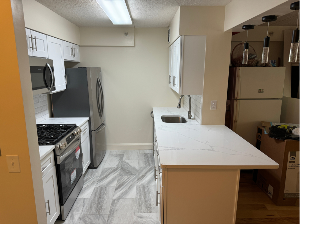 Bright Efficiency: A Compact White & Light Counter Kitchen