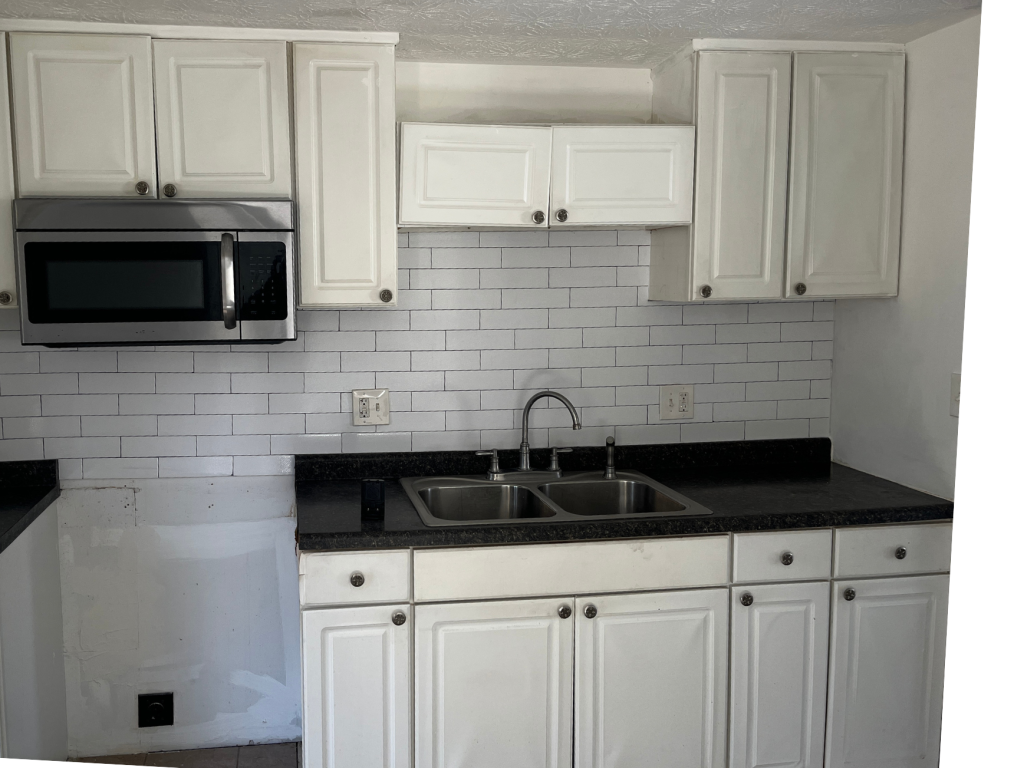 Bright White Kitchen: Classic Shaker Style & Tile