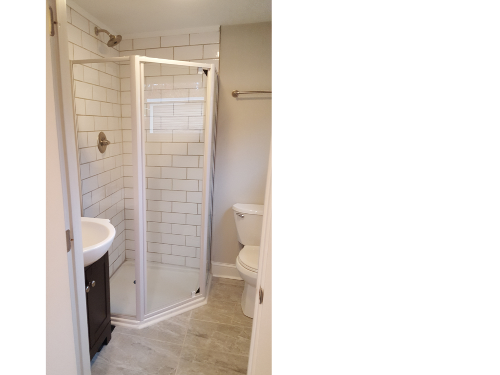 Efficient Corner Shower: A Space-Saving Bathroom