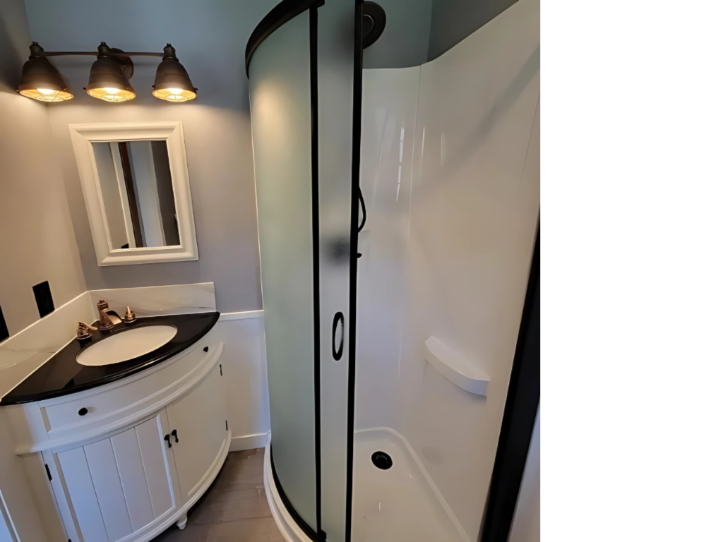 Space-Saving Curve: A Functional Bathroom Shower