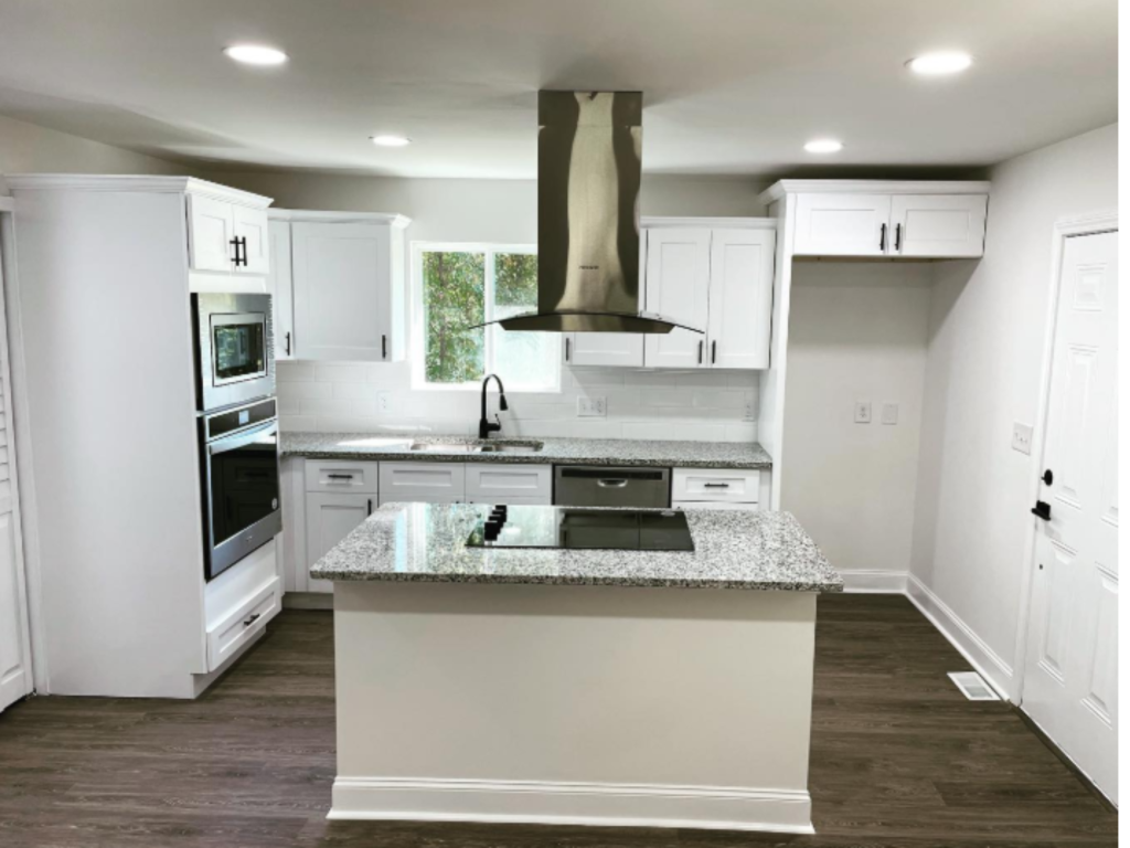 Modern White Center: Granite Island Kitchen