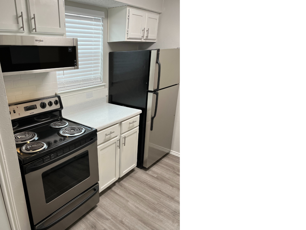 Bright & Functional Kitchen: Clean Lines & Modern Appliances