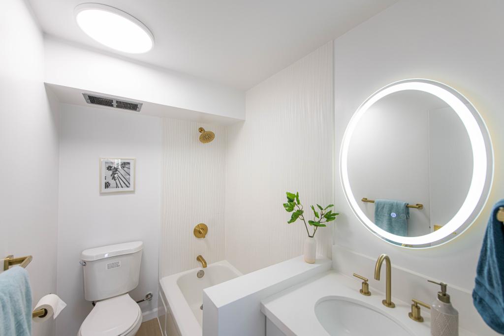 Timeless Elegance: White Paint, Gold Hardware & Sophisticated Bathroom Design