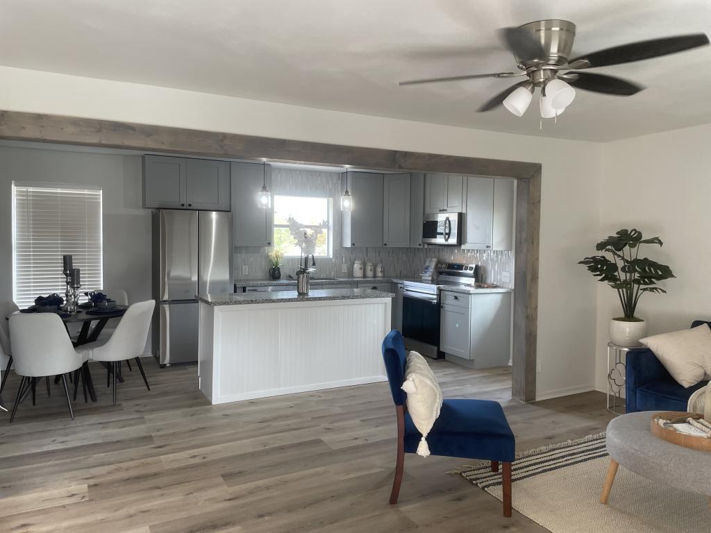 Sleek Gray Kitchen: Modern Simplicity & Style