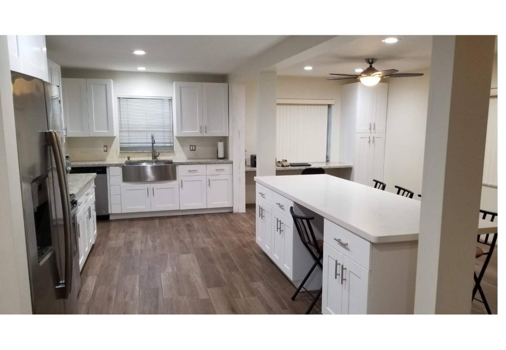 Bright & Expansive: A Modern White Kitchen with Island Seating